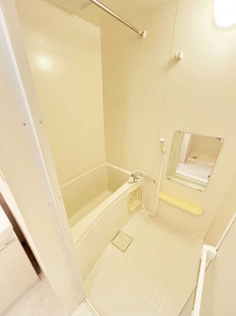 バス・シャワールーム　バスルームです。（浴室乾燥機付き）