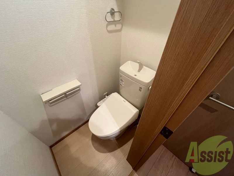 トイレ　こちらはトイレです。清潔感があり、安心して使用できます。