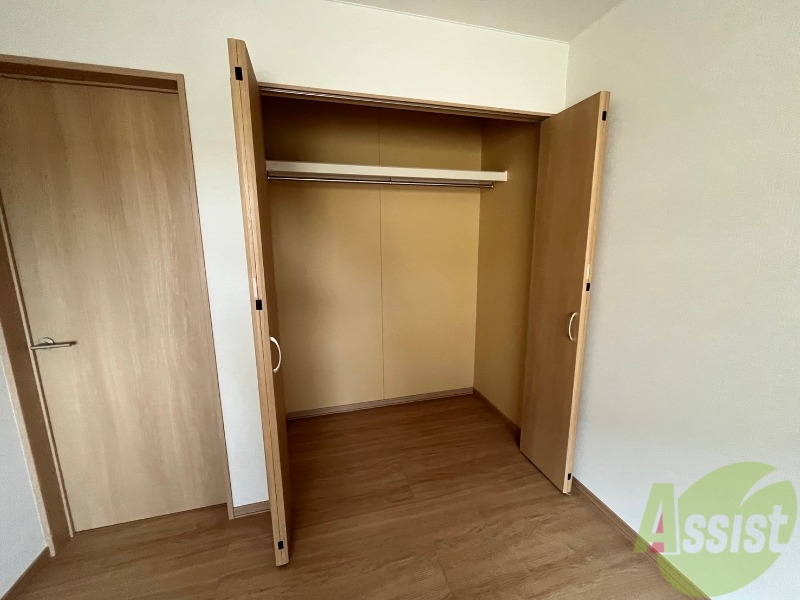 収納　寝室の収納です。部屋がすっきり片付きます。