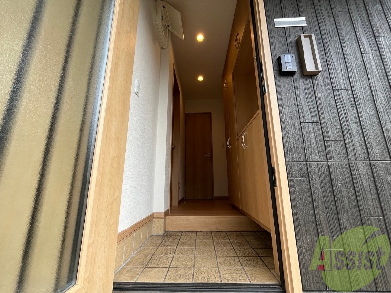 玄関　玄関の様子です。明るい印象ですね。気分もあがりそう。