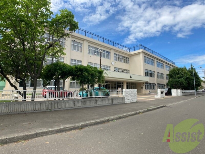 中学校　札幌市立新川西中学校（中学校）まで2361m