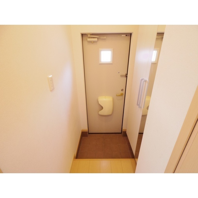 ノービレ アビターレAの玄関写真