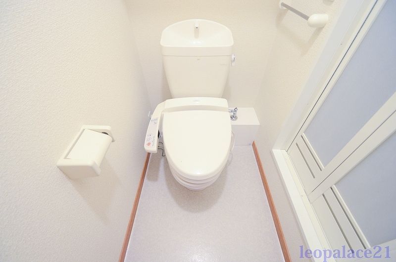 レオパレスポートハイムのトイレ写真