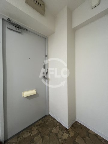 クルーム新大阪2番館の玄関写真