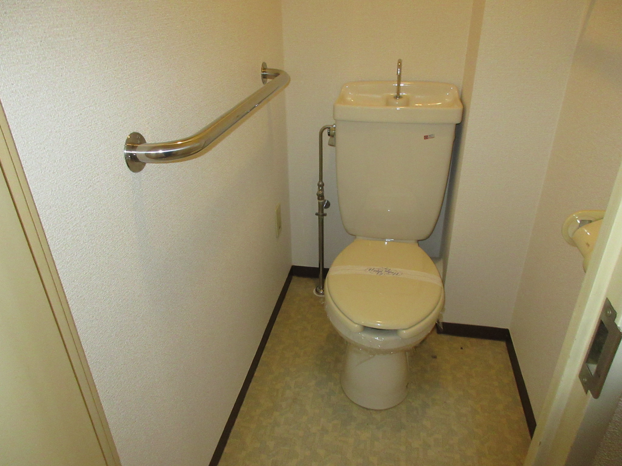 地下鉄谷町線 喜連瓜破駅 徒歩6分 5階建 築34年のトイレ写真