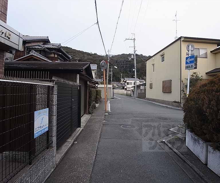 その他　前面道路です。