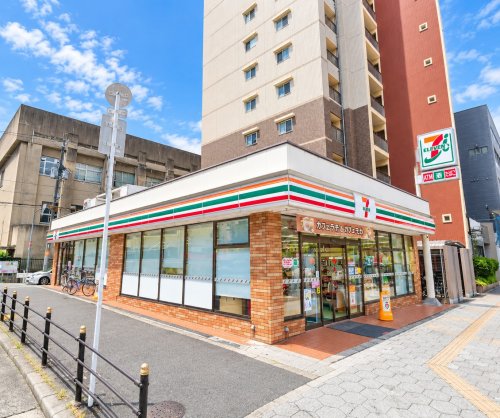 コンビニ　セブンイレブン 大阪北堀江3丁目店（コンビニ）まで329m