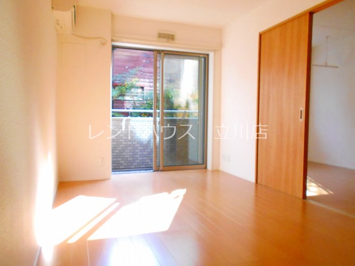 居室・リビング　同建物参考写真