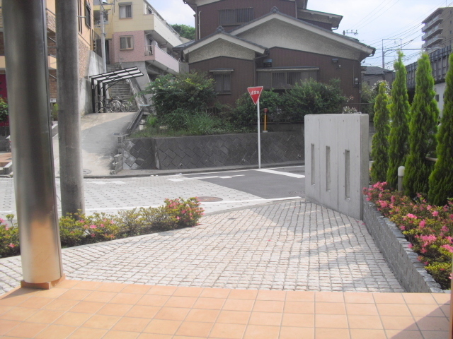 その他共有部分　エントランスからアプローチ