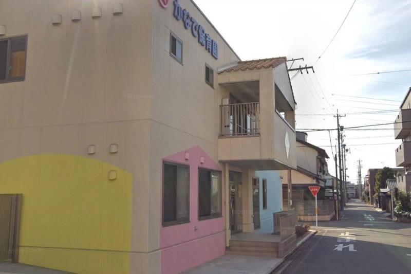 幼稚園・保育園　幼保連携型認定こども園かなでこどもえん（幼稚園・保育園）まで527m