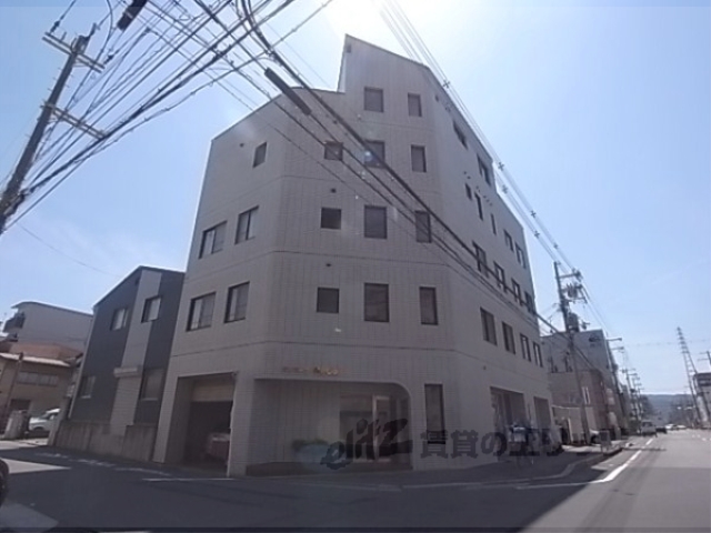 京都市右京区西院清水町のマンションの建物外観
