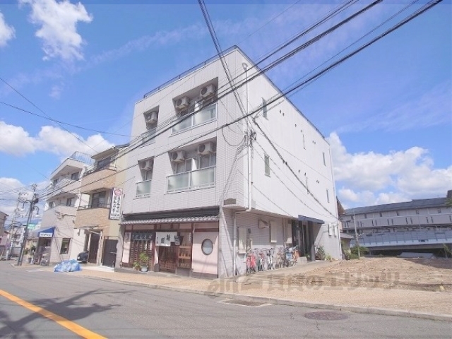 京都市東山区下馬町のマンションの建物外観