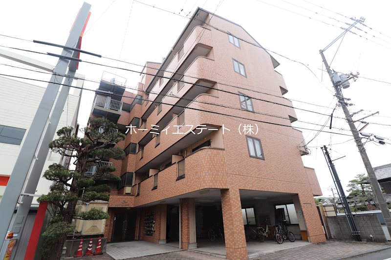 建物外観　オートロック搭載！