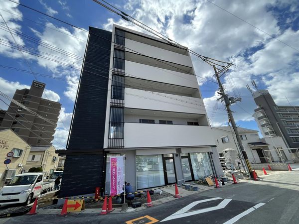 姫路市飾磨区英賀保駅前町のマンションの建物外観