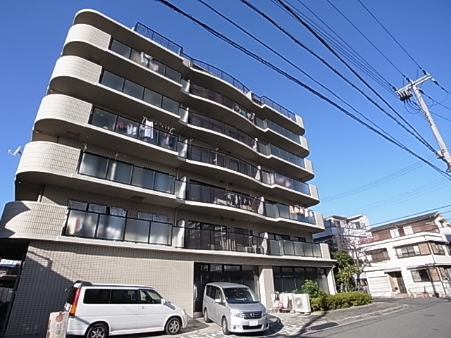 神戸市東灘区青木のマンションの建物外観