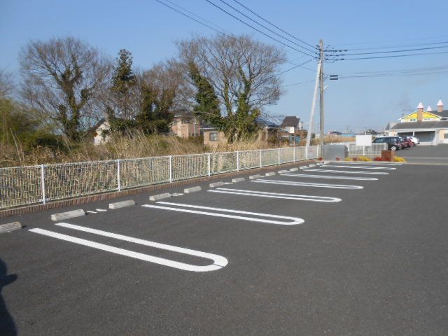 【神栖市下幡木のアパートの駐車場】