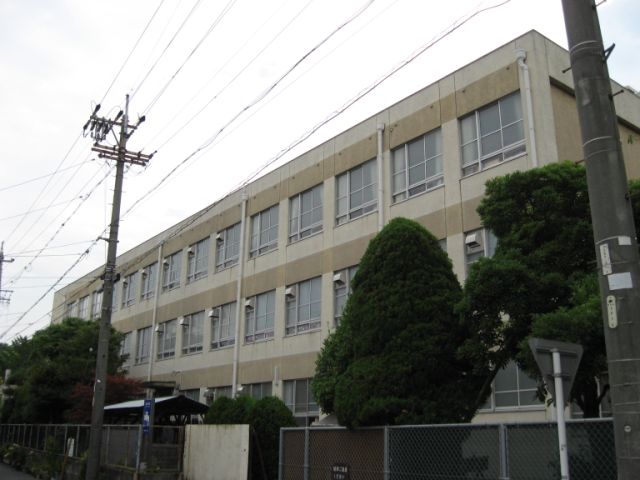 【ルーエ２番館の小学校】