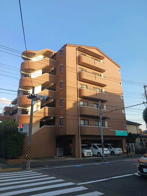 横浜市泉区和泉中央北のマンションの建物外観