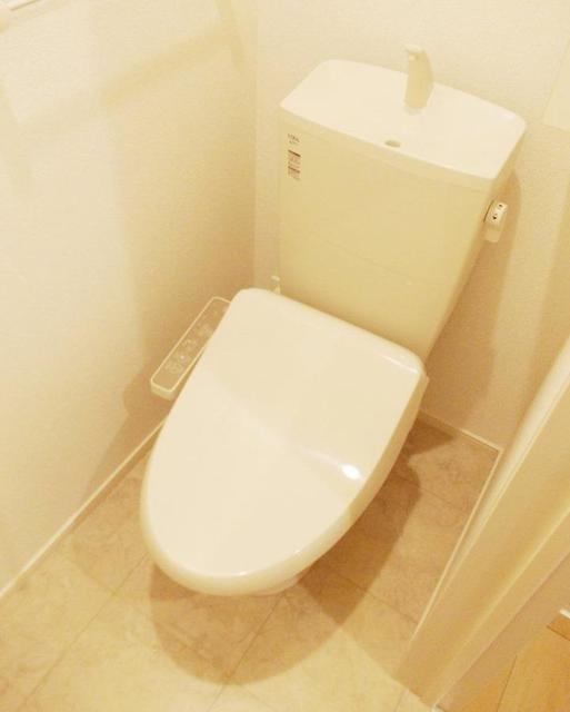 トイレ　暖房便座・ウォシュレット付き