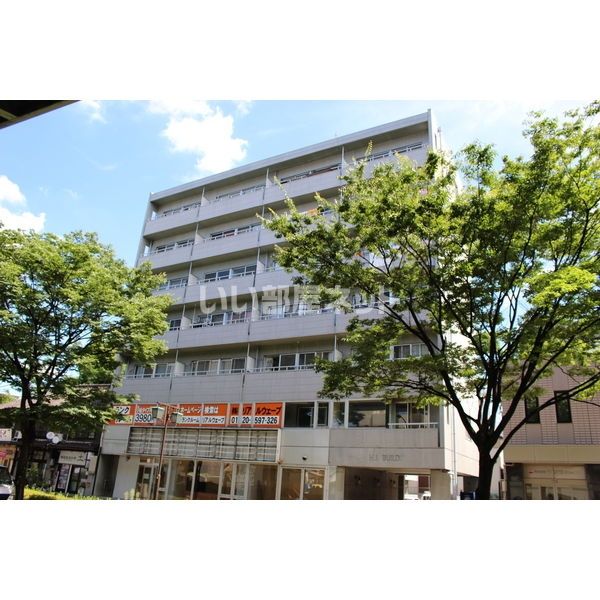 名古屋市中川区松重町のマンションの建物外観