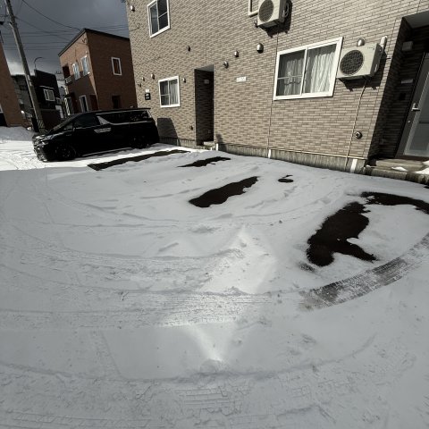 【アパートメント美園の駐車場】