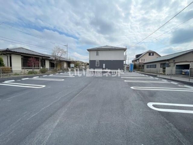 【伊勢崎市茂呂町のアパートの駐車場】