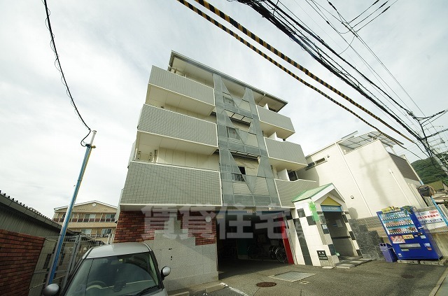 【東大阪市池之端町のマンションの建物外観】