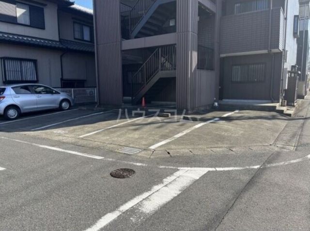 【犬山市上坂町のマンションの駐車場】