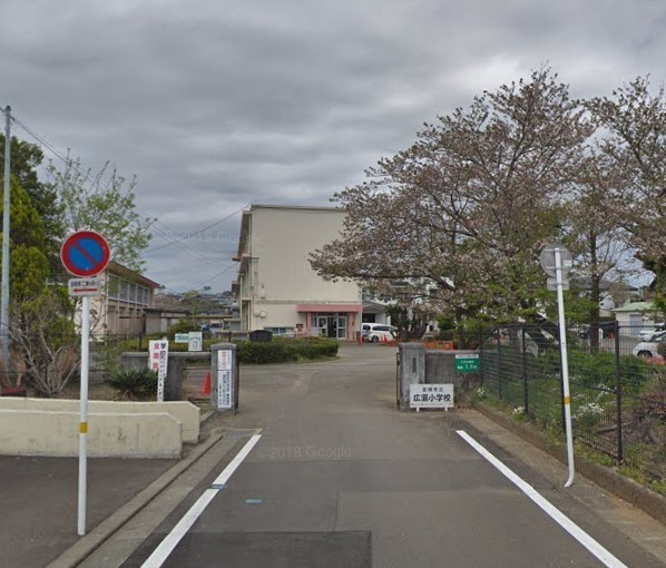 小学校　宮崎市立広瀬小学校（小学校）まで1054m