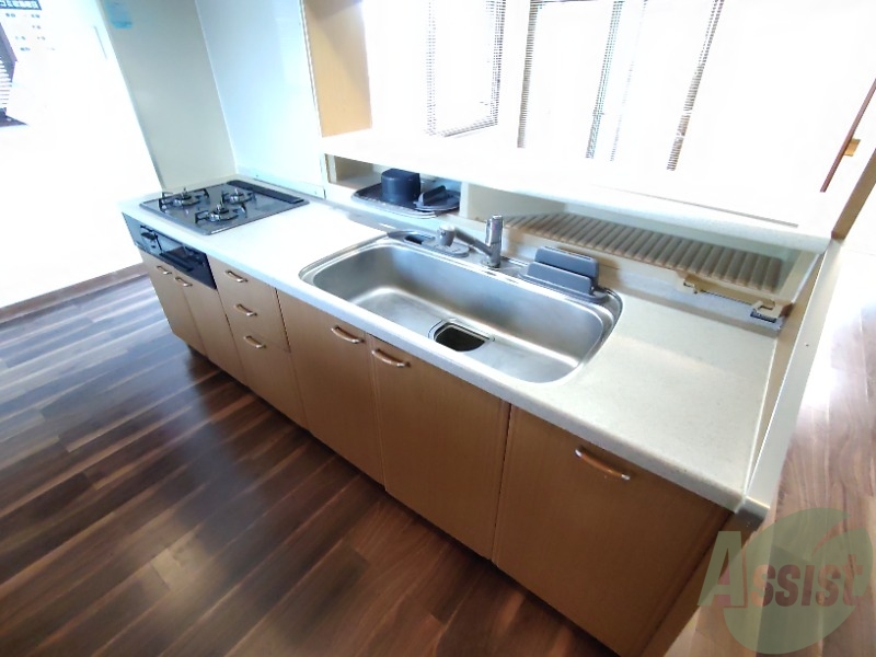 キッチン　綺麗なキッチンはカウンタータイプで使いやすいです。