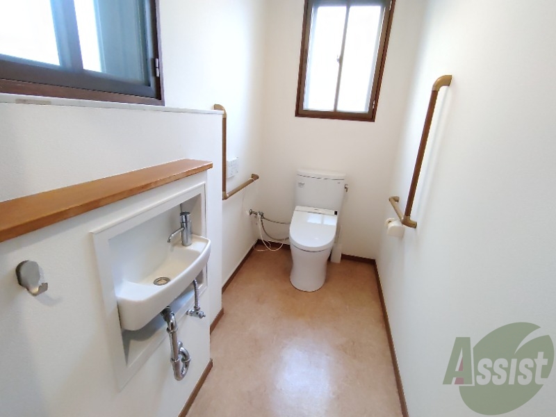 トイレ　トイレは綺麗でウォッシュレットも付いて快適にお使い頂けます。