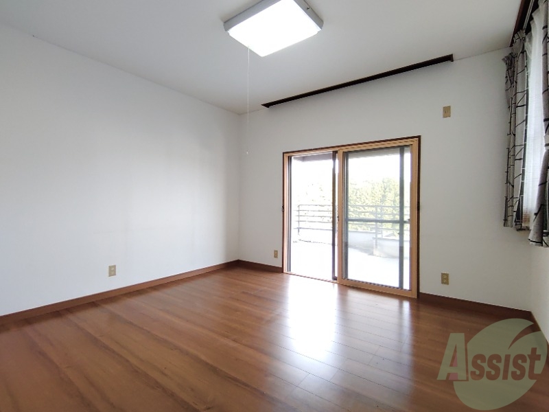 その他部屋・スペース　よく陽が差す、明るい室内で快適にお過ごしいただけます。