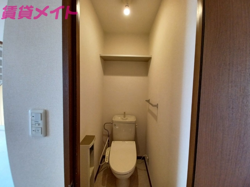 トイレ　同棟別部屋の写真です