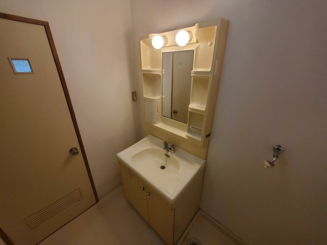 洗面設備　独立洗面化粧台付き