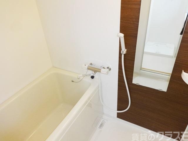 バス・シャワールーム　お風呂も綺麗でいい感じ。