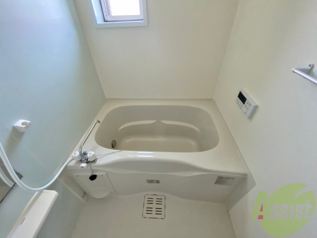 バス・シャワールーム　こちらのお風呂で、一日の疲れを癒してください。