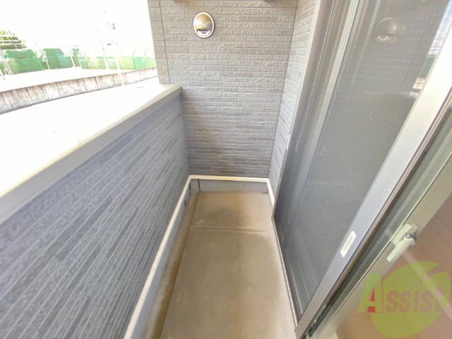 バルコニー　こちらのバルコニーで、洗濯物干しもバッチリです。