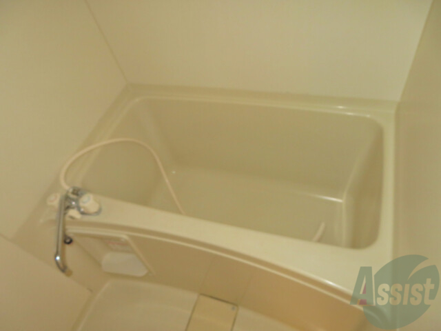 バス・シャワールーム　浴槽が広々としているのでリラックス出来そうですね！