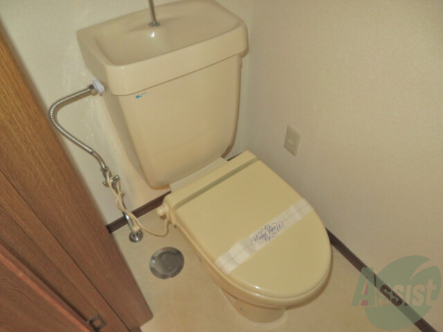 トイレ　トイレも広々としているのでリラックス出来そうですね。