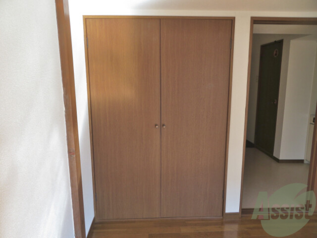 収納　高さのある収納なので大きな荷物でも安心ですね。