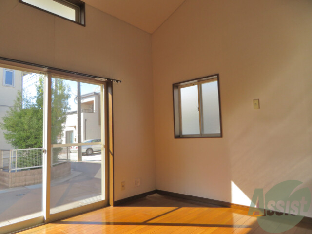 居室・リビング　日差しが良く入るので部屋干しでも安心ですね！