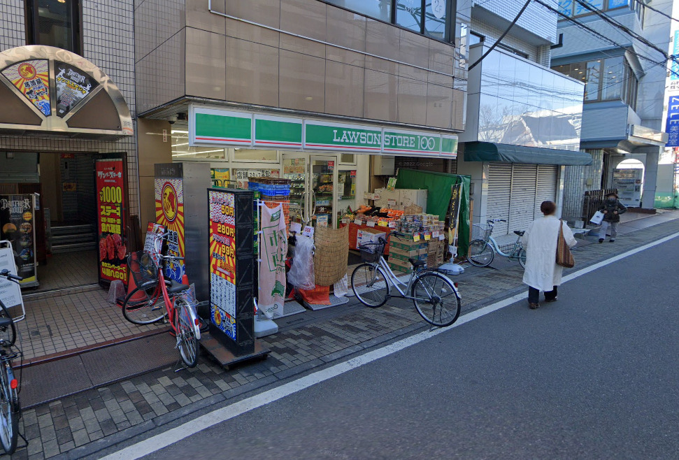 コンビニ　ローソンストア100北越谷店（コンビニ）まで611m