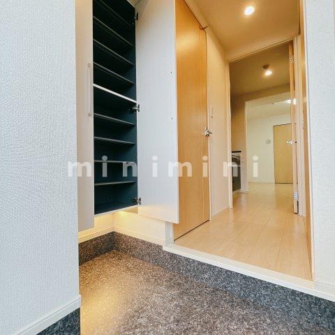 玄関　※写真は別号室のものですので現状優先とさせていただきます