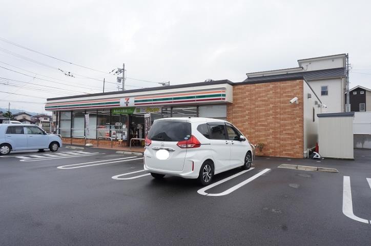 コンビニ　セブンイレブン（コンビニ）まで243m