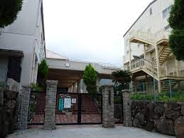 中学校　本山南中学校（中学校）まで243m