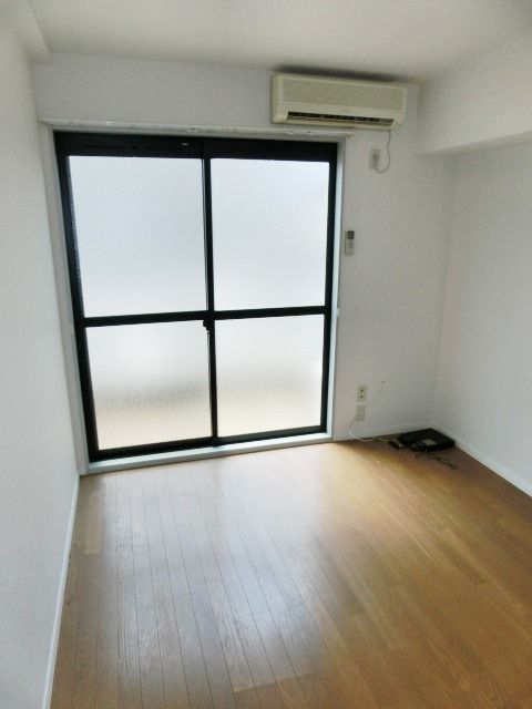 居室・リビング　明るいリビング。