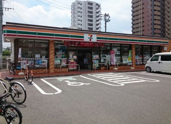コンビニ　セブンイレブン（コンビニ）まで160m