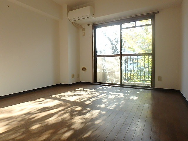 居室・リビング　別号室写真