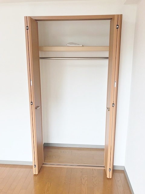 収納　洋室の収納は大きなクローゼット♪