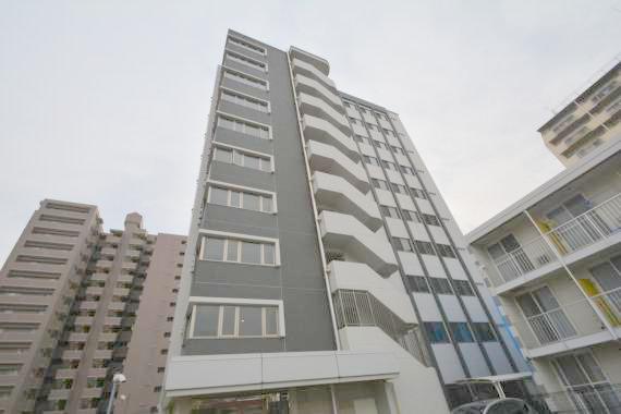 建物外観　落ち着いた色合いの綺麗なマンションです。